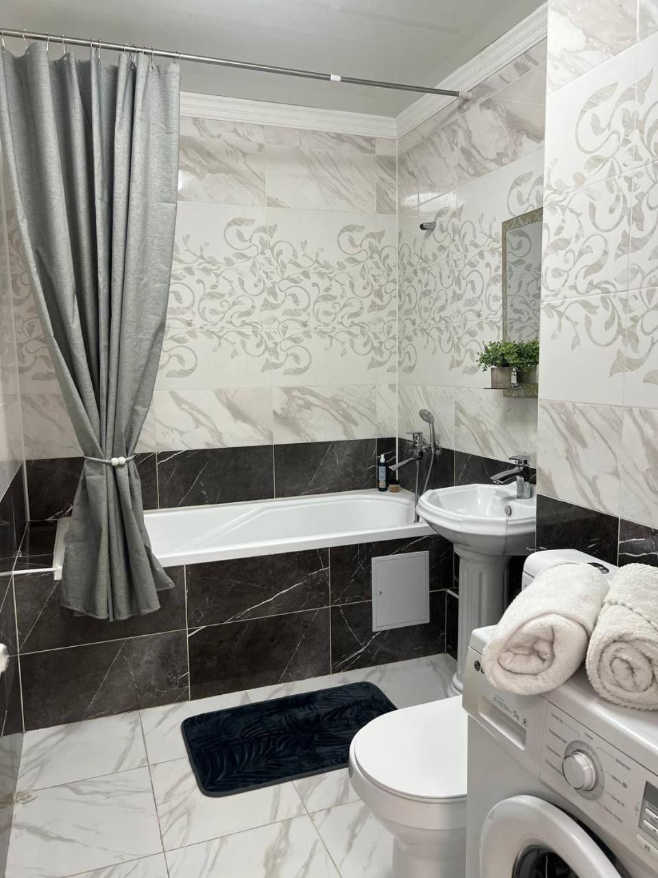 Apartment семейные с двумя спальнями в центре города на кунаева Shymkent