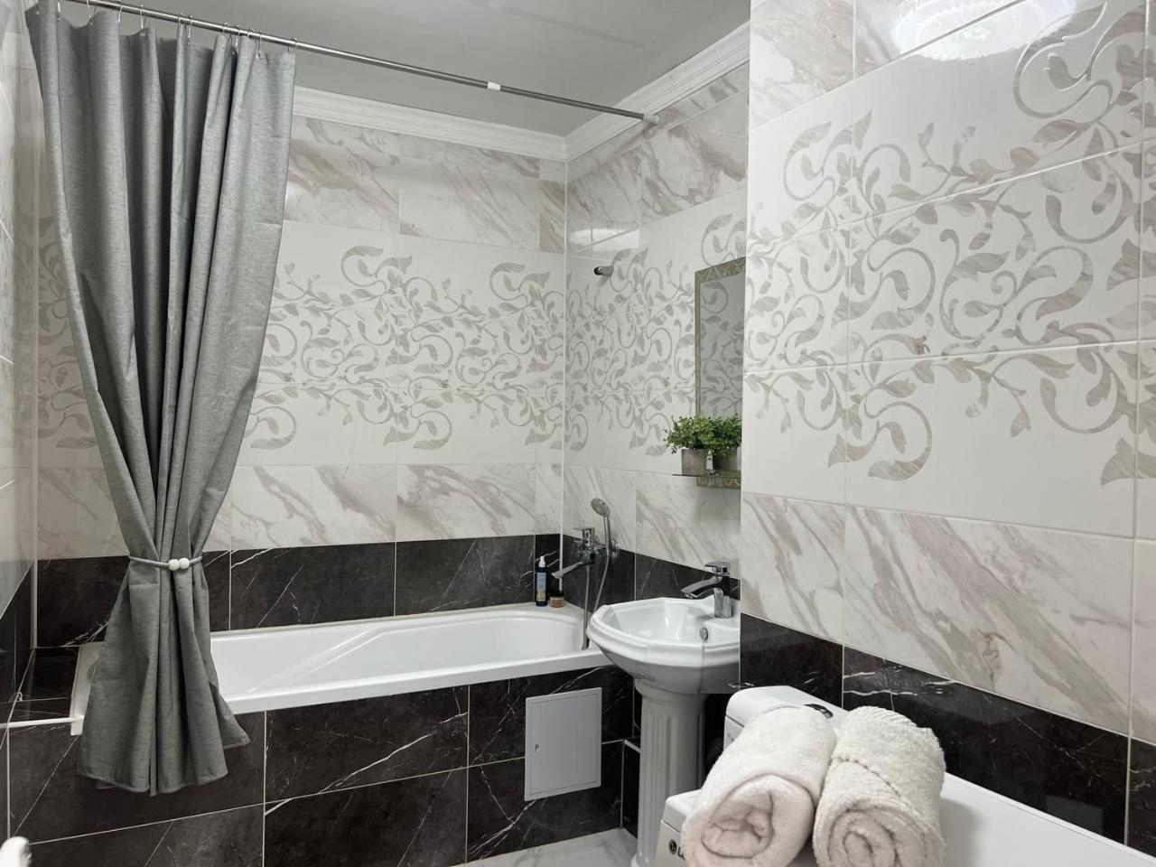 семейные с двумя спальнями в центре города на кунаева Apartment *