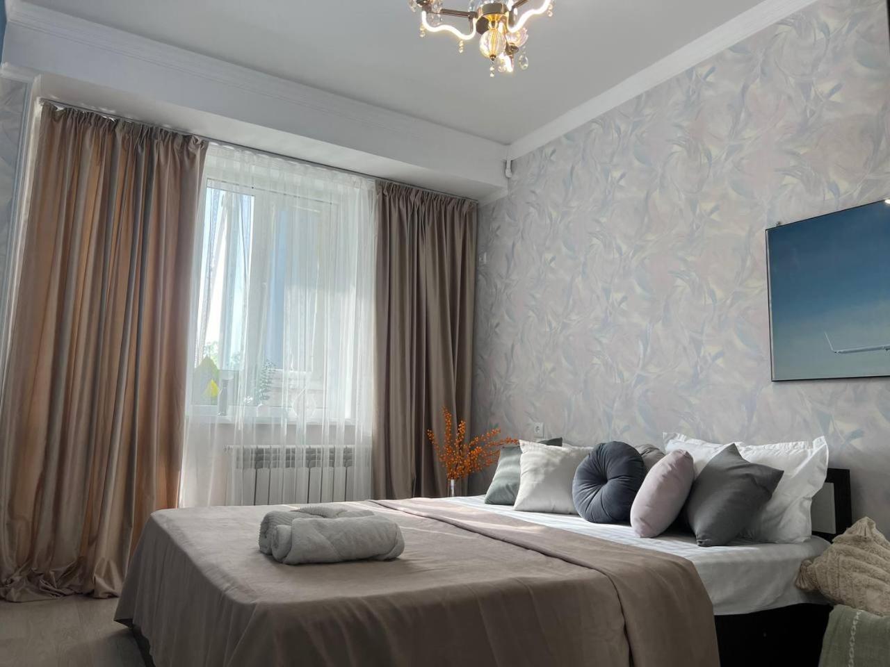 семейные с двумя спальнями в центре города на кунаева Apartment